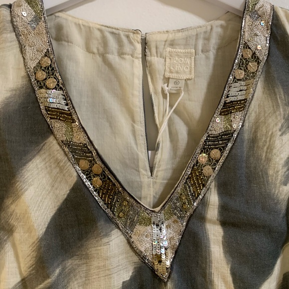 120 Lino Linen Dress with Embellished Neckline - Picture 4 of 6